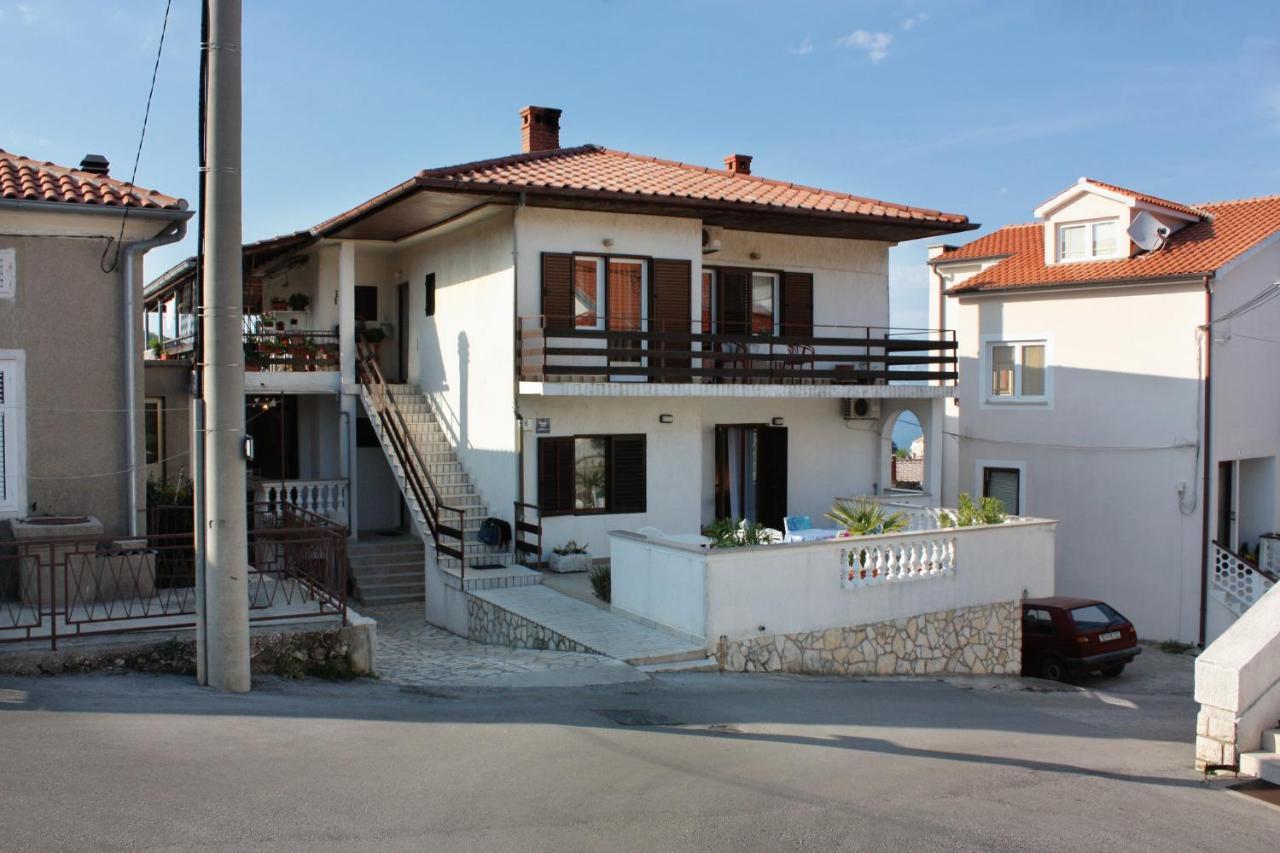 Apartment Vrbnik 5301B Eksteriør billede