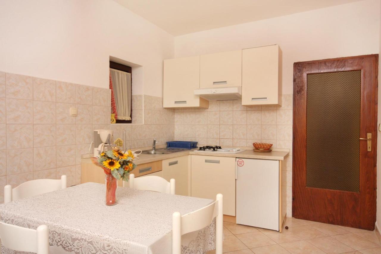 Apartment Vrbnik 5301B Eksteriør billede
